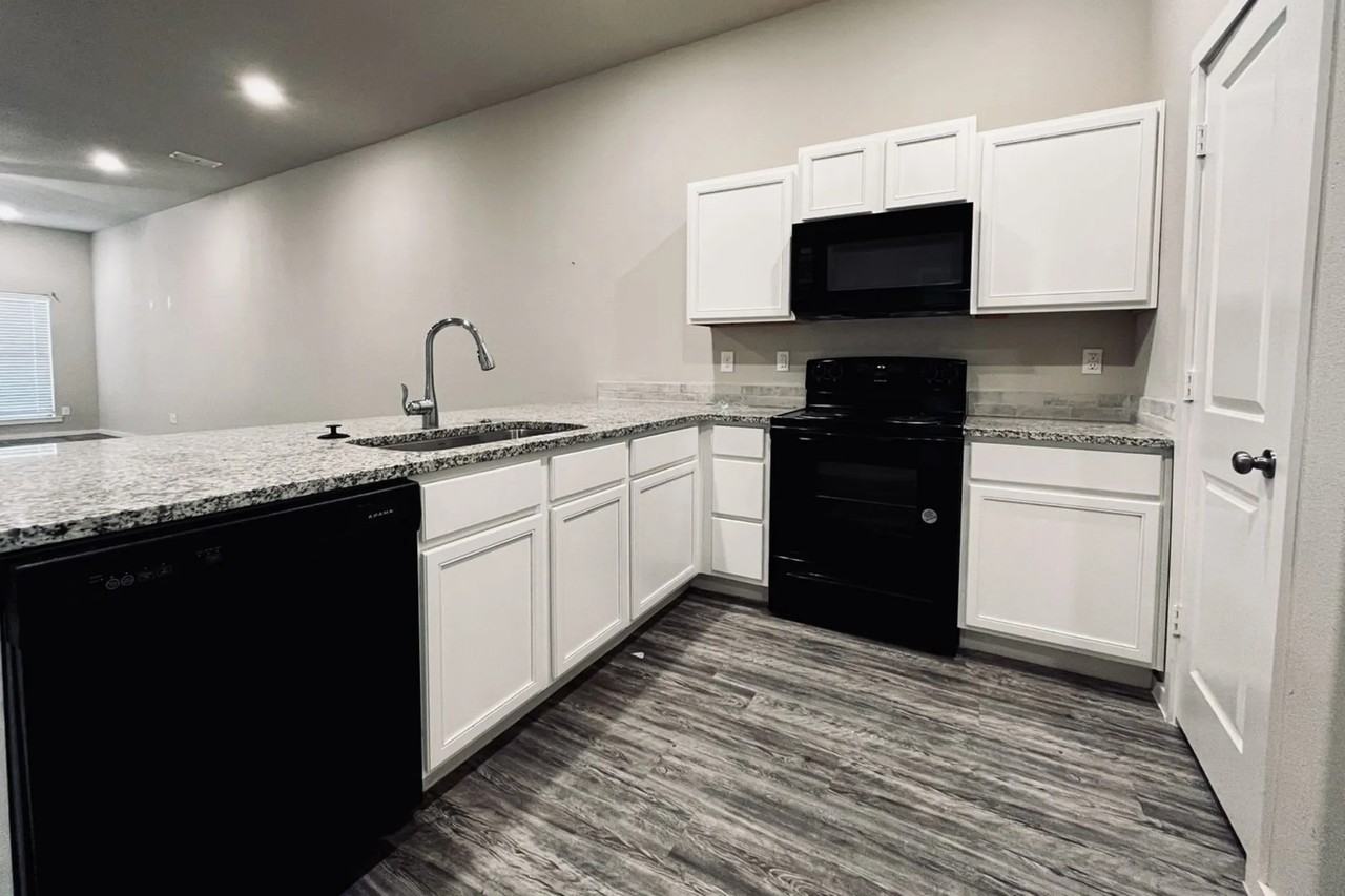 2102 Langford Ave - A A - Photo 3 of 11