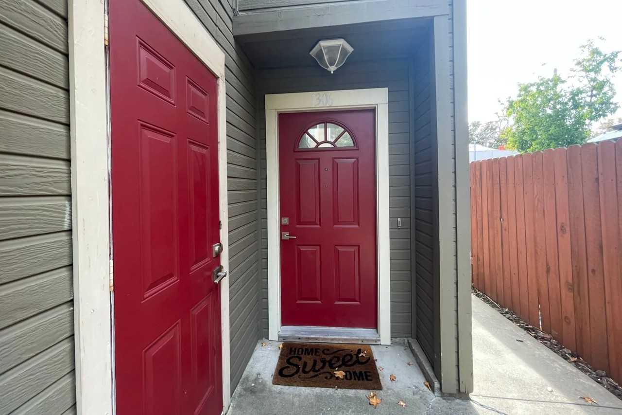 1306 Q Street 1306, Sacramento, CA 95811 2 Bedroom Apartment for 2,345