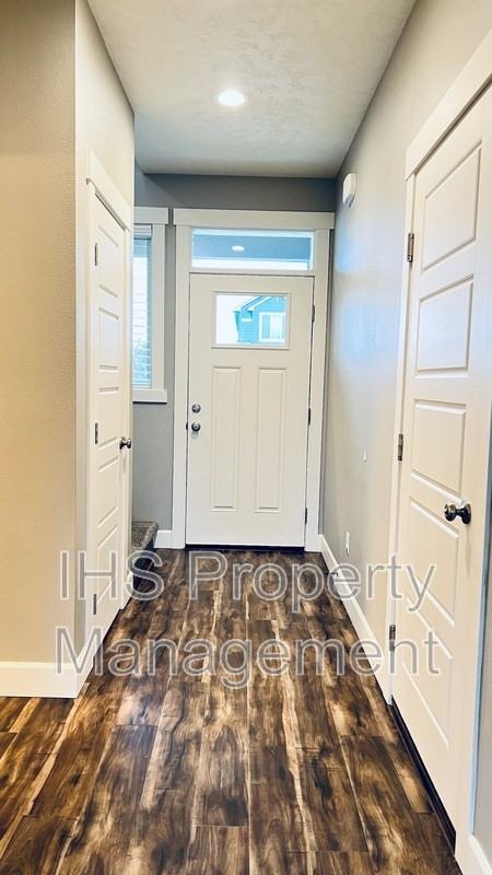 9801 Silverbright Dr - Photo 5 of 38