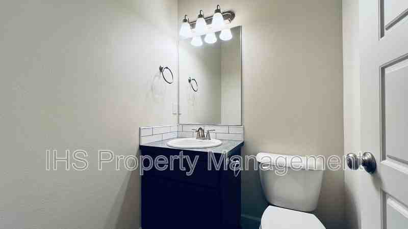 9801 Silverbright Dr - Photo 7 of 38