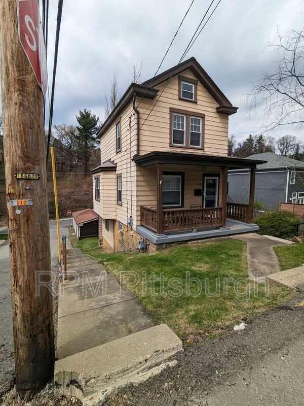344 Clarence St - Photo 2 of 18