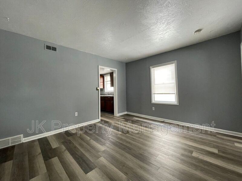 2215 7th Ave N - Photo 3 of 14