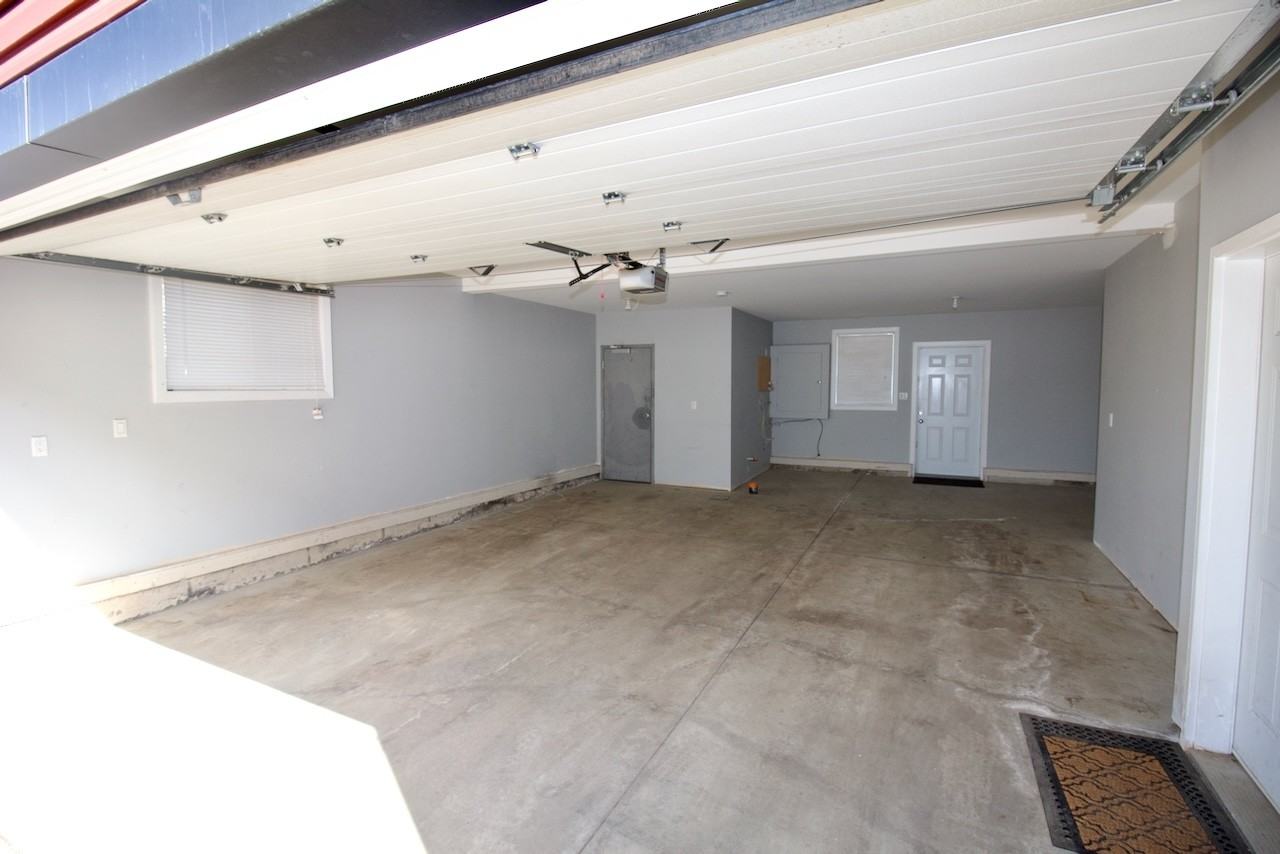 10112 101 Ave - Photo 3 of 4