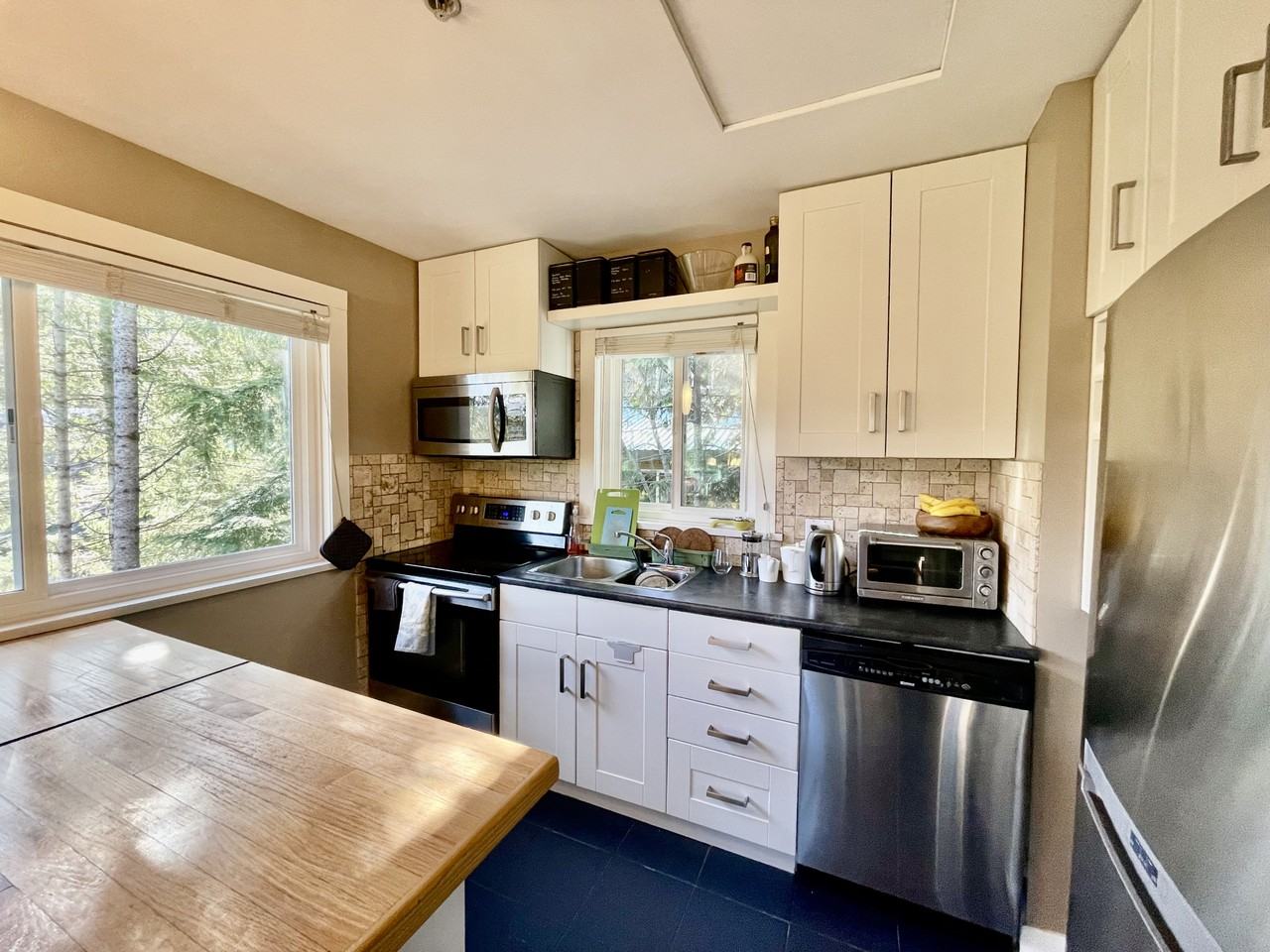 2106 Castle Dr - Photo 5 of 18