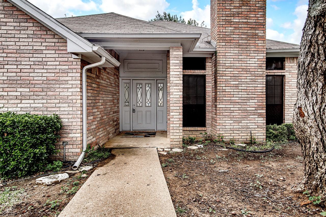 2819 Inniswood Cir - Photo 2 of 21