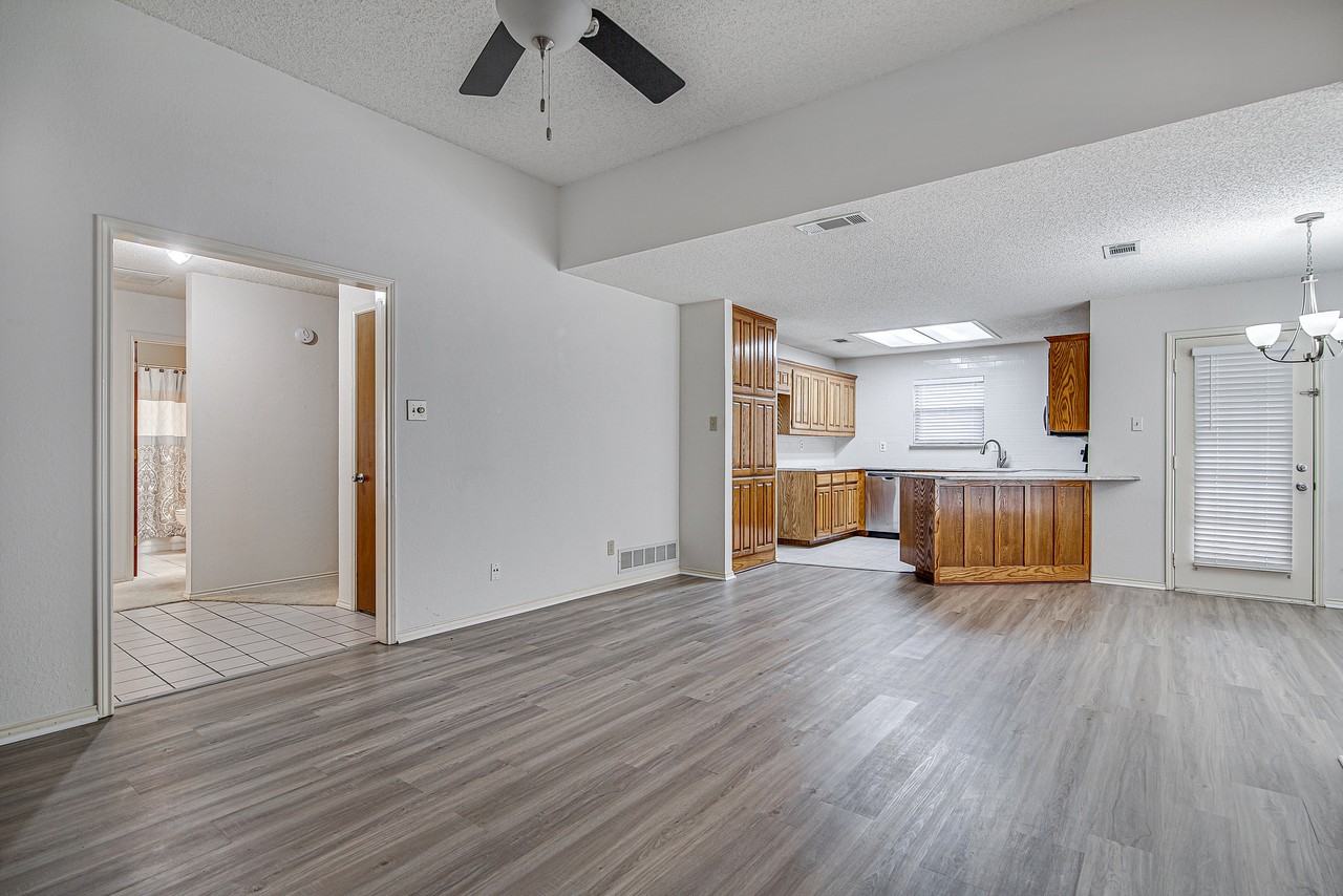 2819 Inniswood Cir - Photo 3 of 21