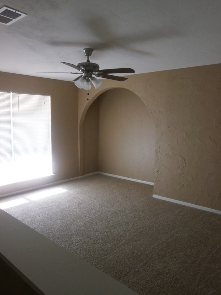 1175 Dublin Dr - Photo 2 of 10