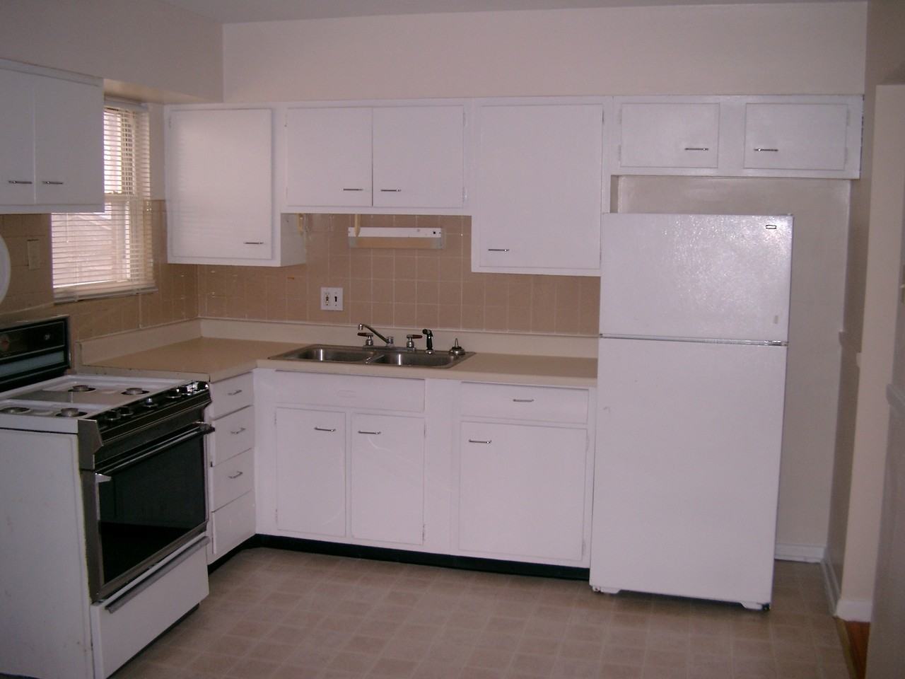 9105 Edward Dr - Photo 3 of 13