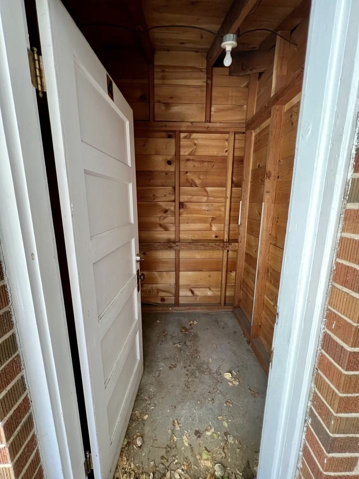 1872 Cedar Pl - Photo 2 of 12