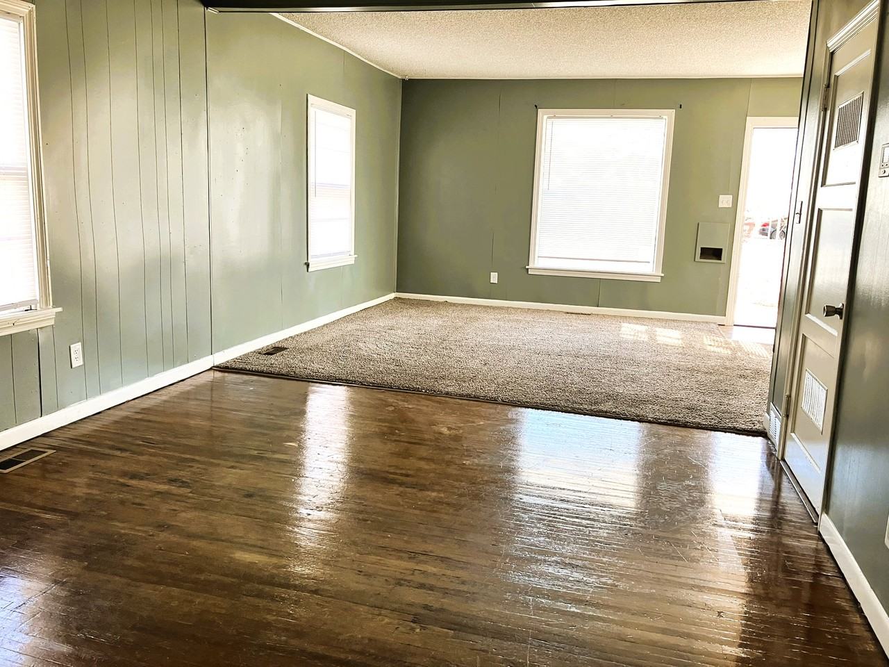 1821 S Grove St - Photo 3 of 7