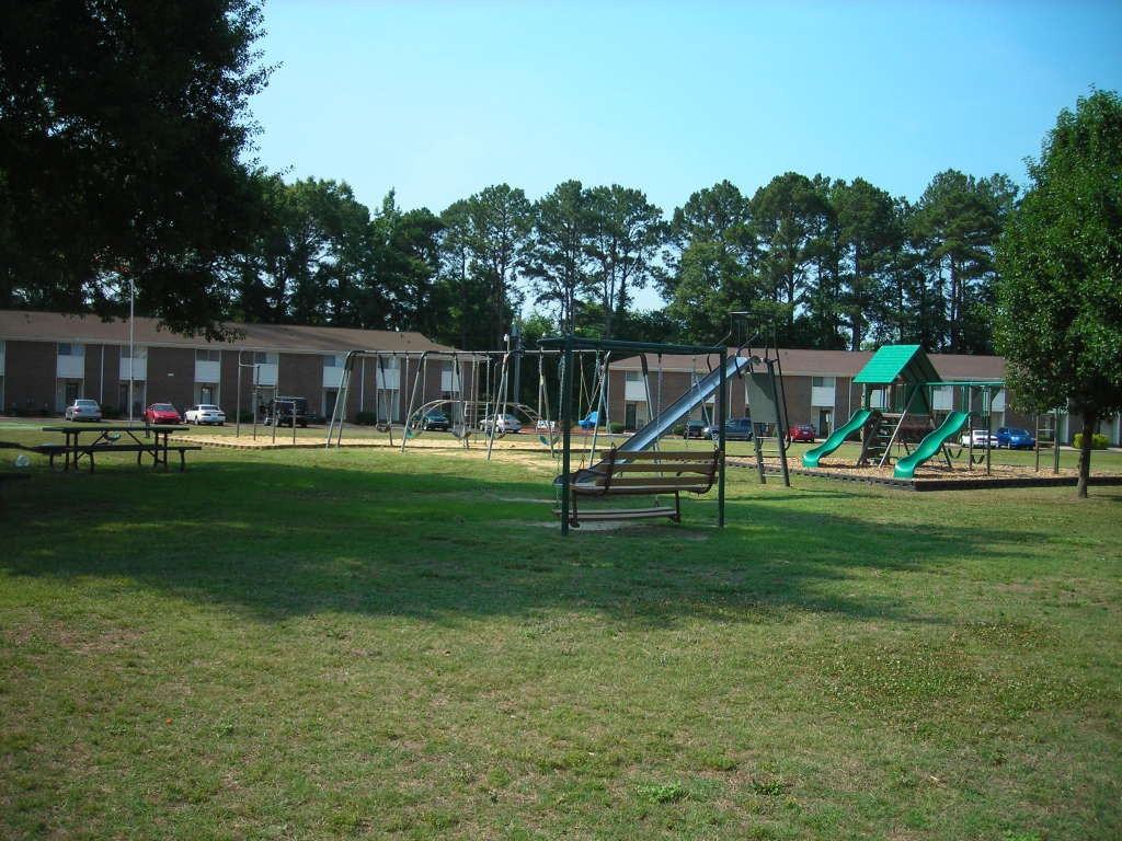 Plaza Terrace Apartments - 1503 E Terrace Cir, Laurinburg, NC 28352 ...