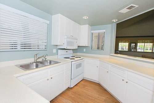 Emerald Court Apartment Homes - Photo 3 of 32