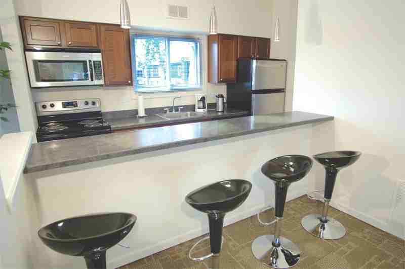 Grand Oaks Apartments - Photo 3 of 5