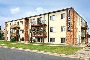 Osseo Manor - Photo 2 of 11