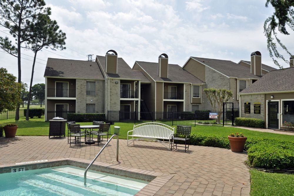 Country Club Place - Photo 3 of 40