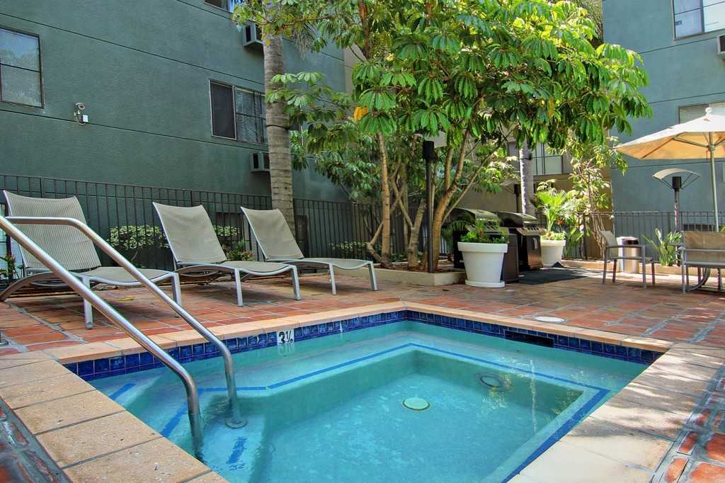 VIDA Hollywood - Photo 2 of 49