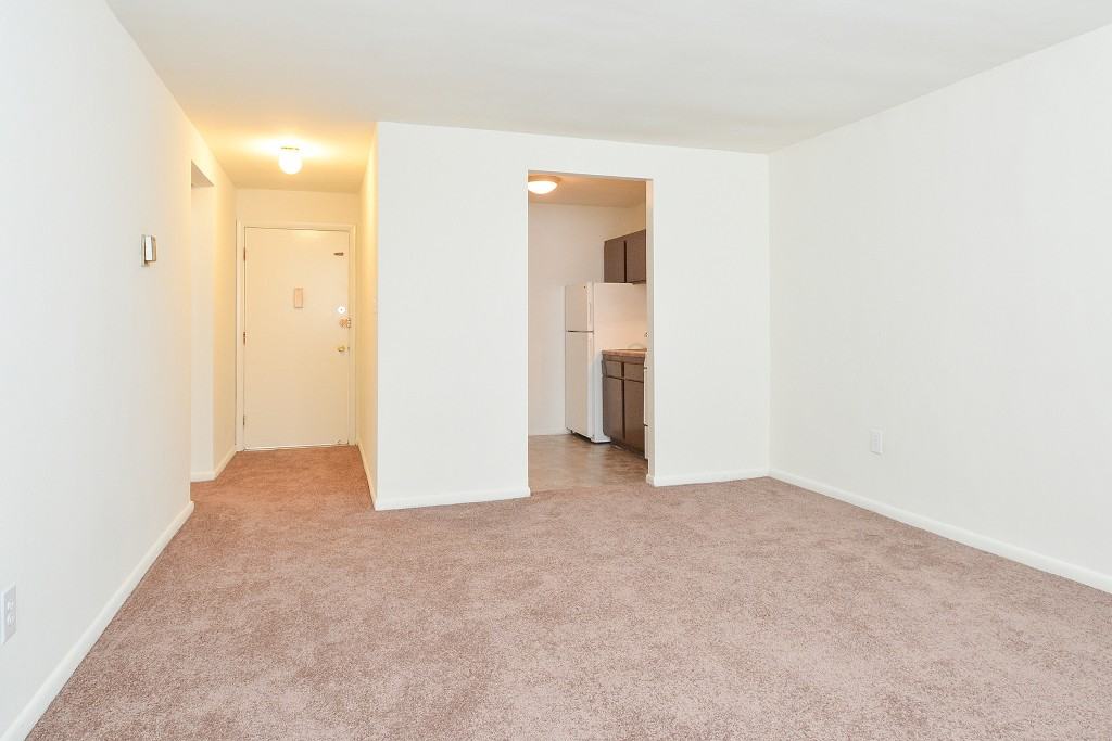 Jefferson Court Apartments - Photo 3 of 18
