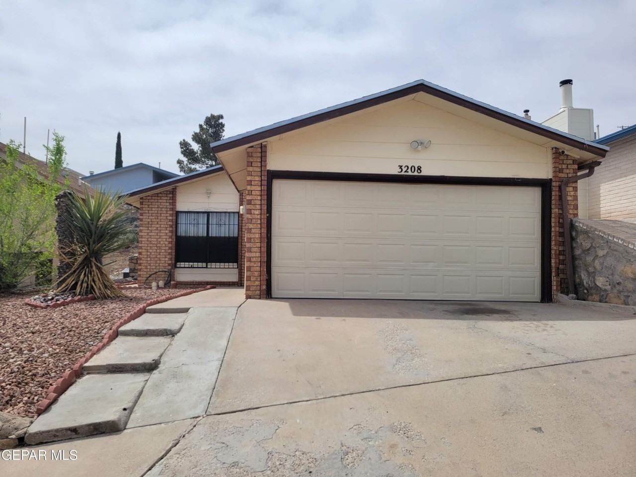 3208 Mountain Ridge Dr, El Paso, TX 79904 2 Bedroom House for 1,295