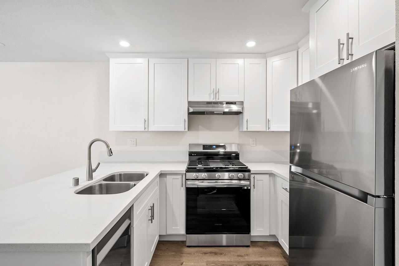 3150 Rockview - Photo 4 of 16