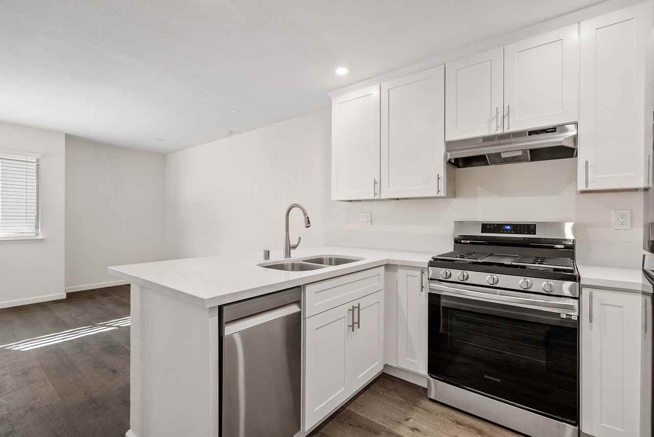 3150 Rockview - Photo 6 of 16