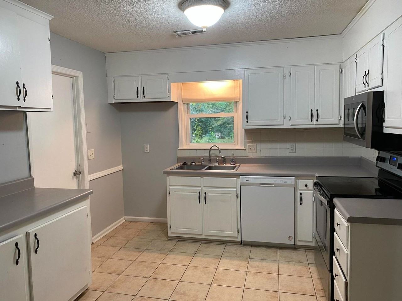 108 Myer Cir - Photo 3 of 23