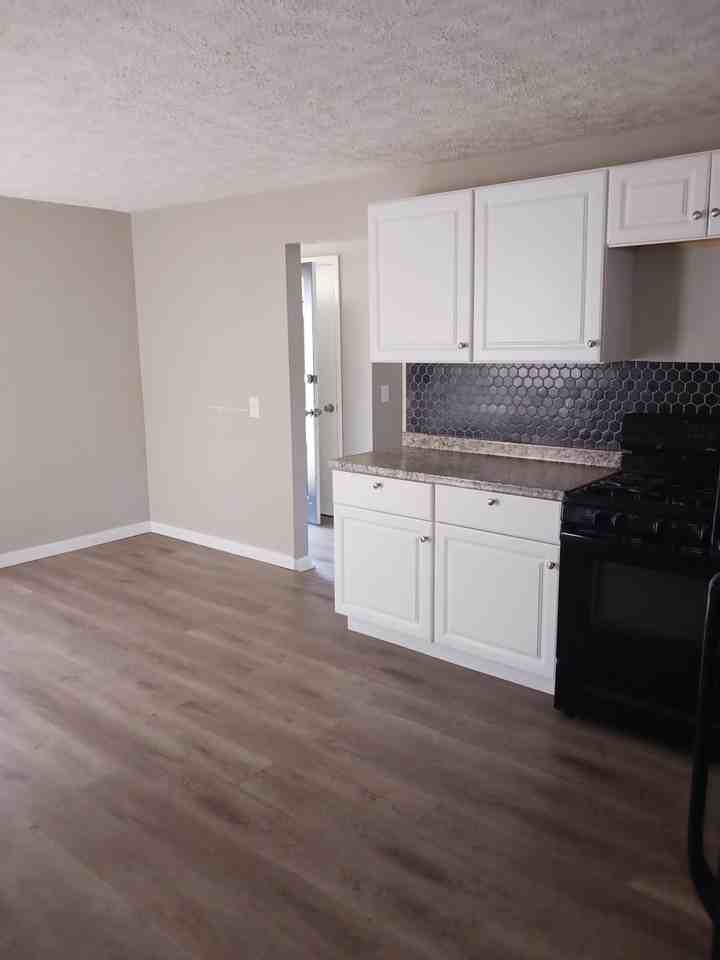 62 Farleigh Ave - Photo 3 of 25