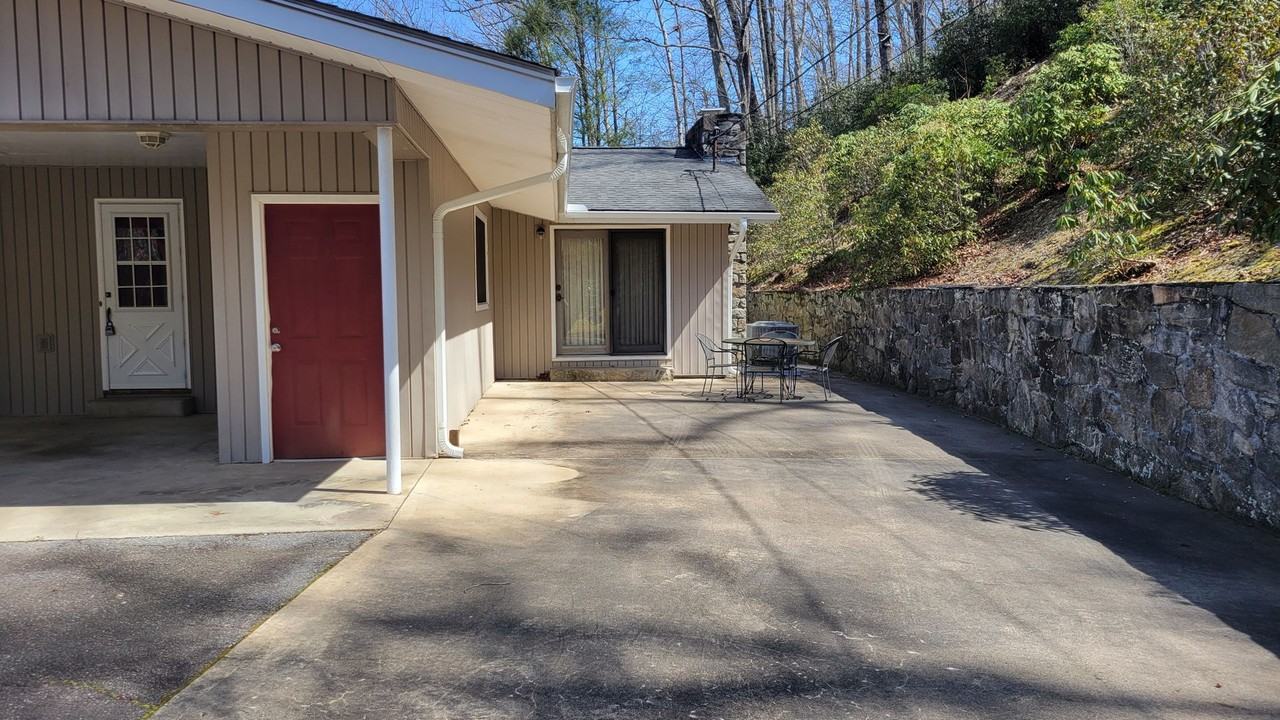 223 Cherry St - Photo 2 of 7