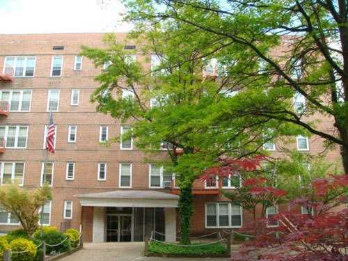 Parktowne Apartments - Photo 2 of 12