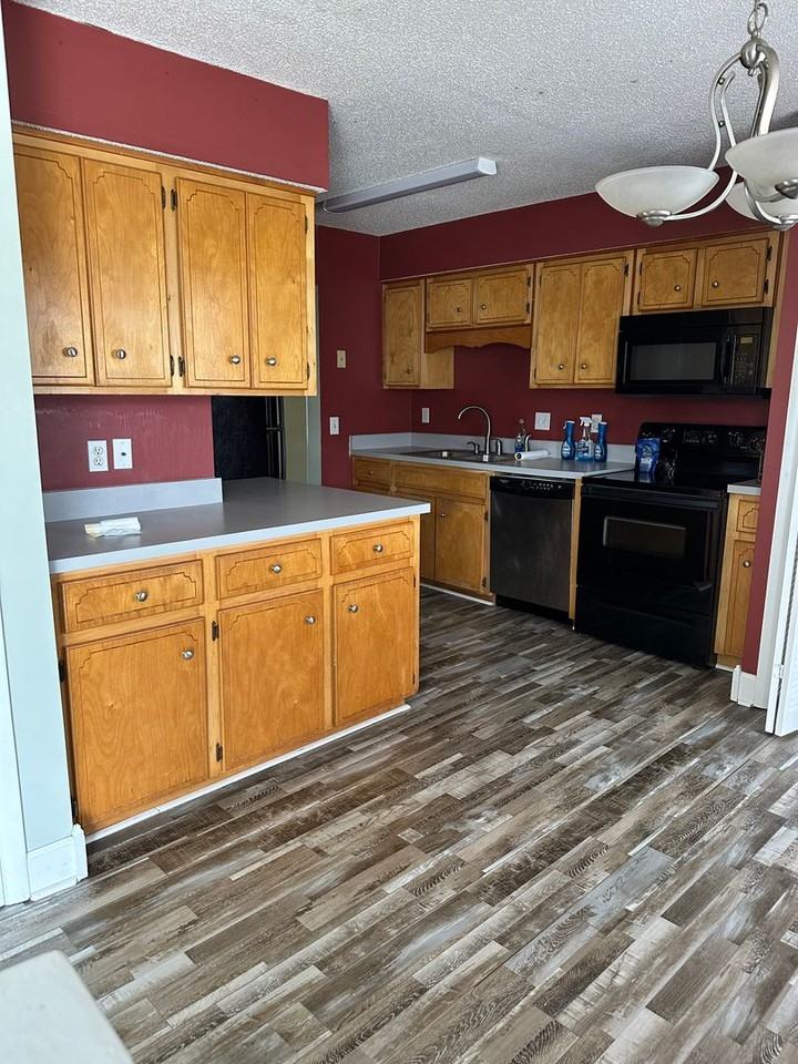 912 Pineland Ave #32 - Photo 2 of 7