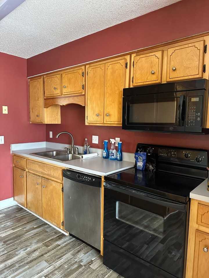 912 Pineland Ave #32 - Photo 3 of 7