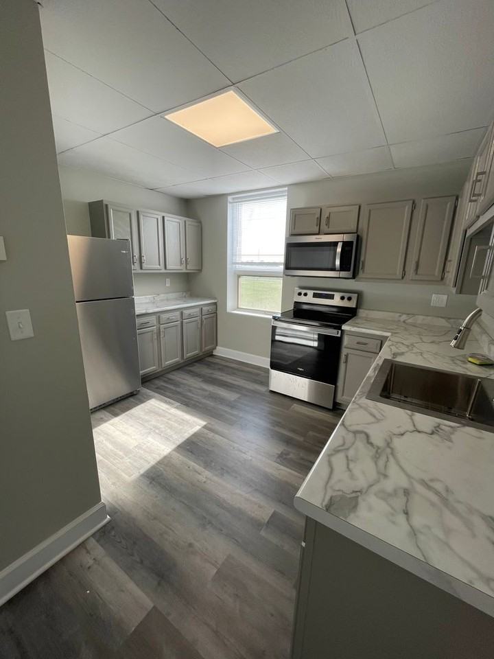 815 W. Columbia - Photo 2 of 19
