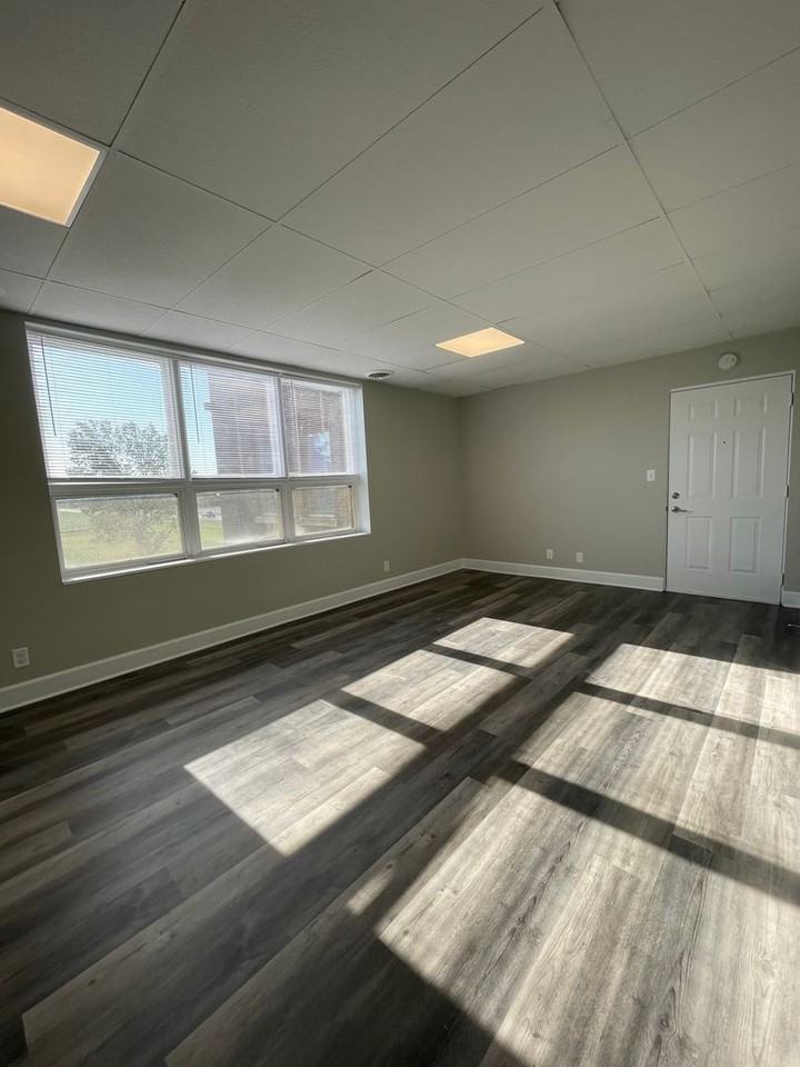 815 W. Columbia - Photo 4 of 19
