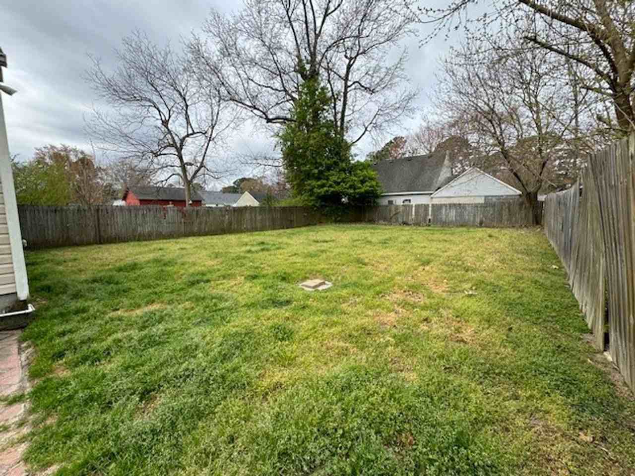 1319 Laurel Ave - Photo 2 of 10