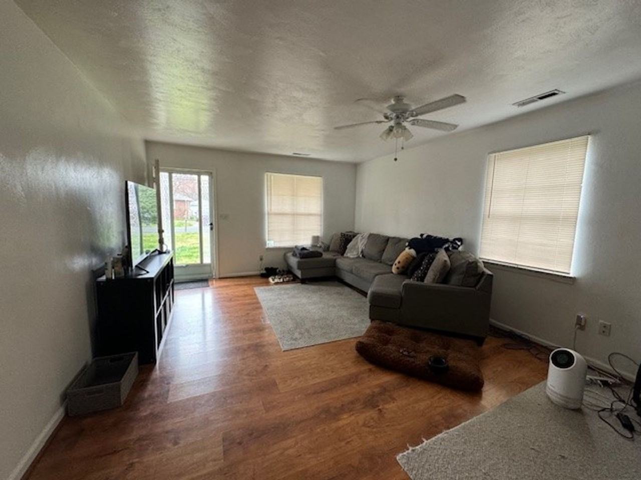 1319 Laurel Ave - Photo 3 of 10