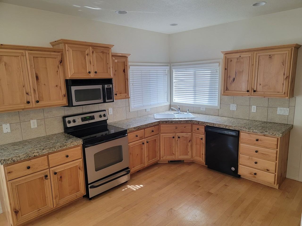 101 Barbara Dr - Photo 2 of 17