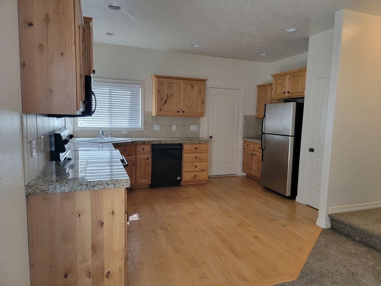 101 Barbara Dr - Photo 3 of 17