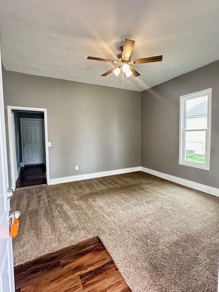 2216 N Rogers Ave - Photo 2 of 11
