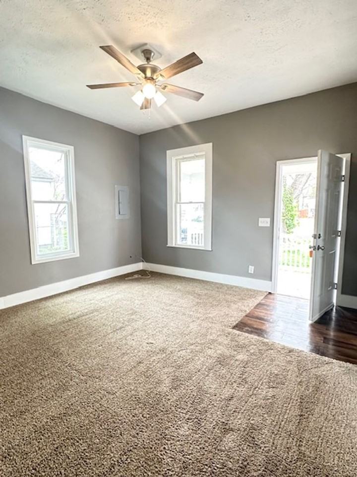 2216 N Rogers Ave - Photo 3 of 11