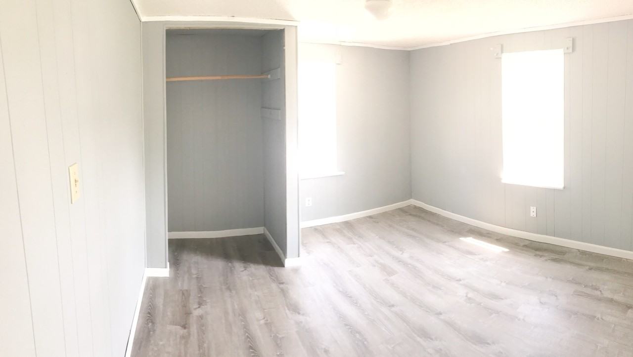 9964 Meadow Ave - Photo 2 of 7