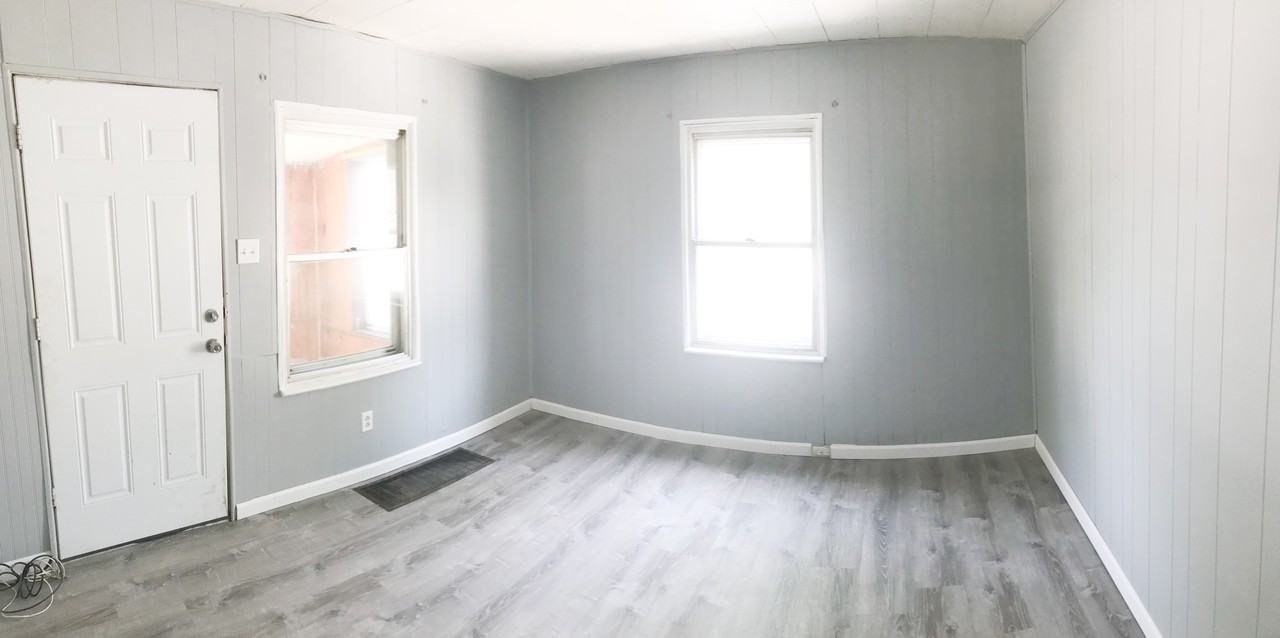 9964 Meadow Ave - Photo 3 of 7