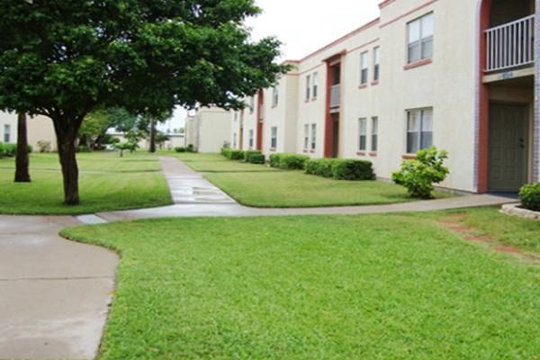 Los Cedros Apartments - Photo 2 of 5