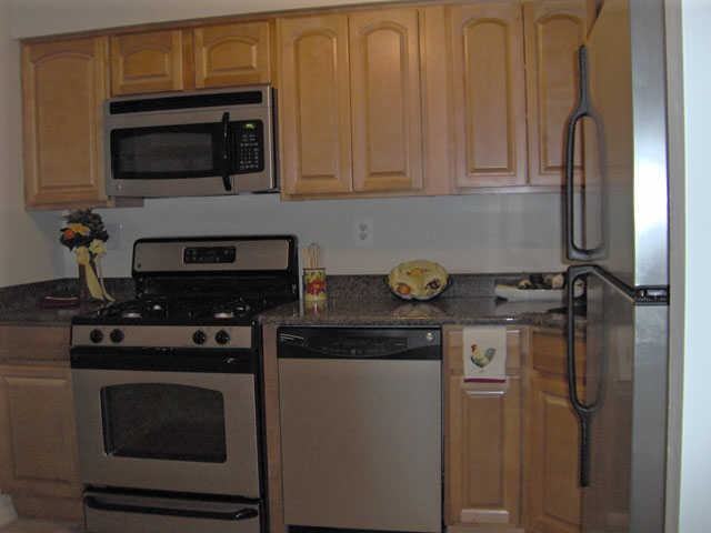 Homestead Gardens Apartments - Photo 3 of 18