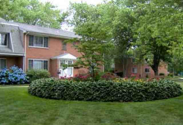 Homestead Gardens Apartments - Photo 2 of 18