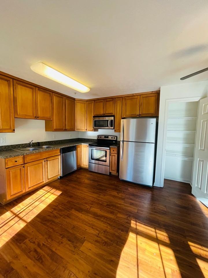 1435 Taylor Grove Ln #1 - Photo 3 of 10
