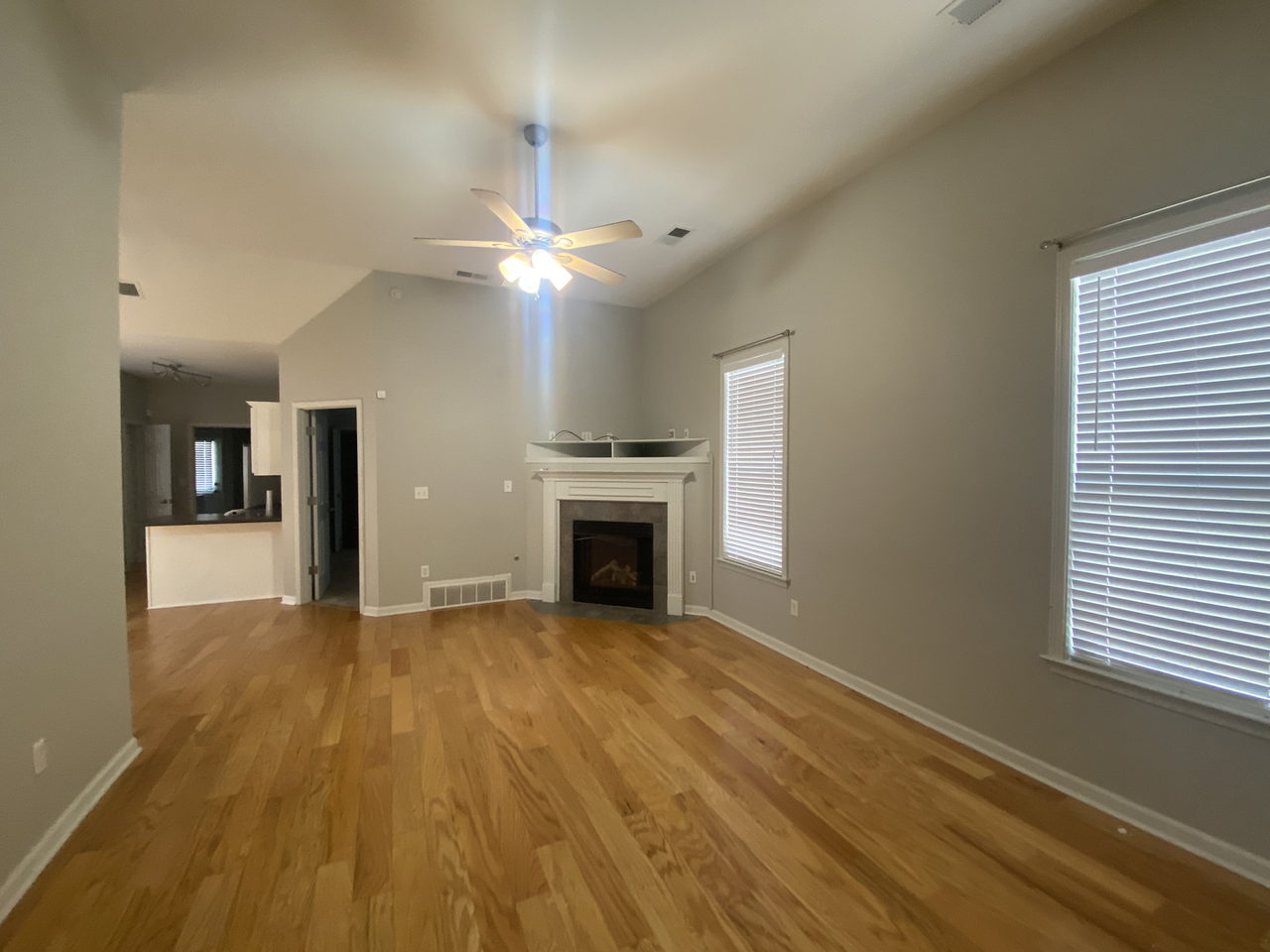 1421 Island Town Dr - Photo 2 of 14