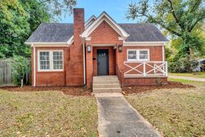 featured image of 606 W Dobbs St