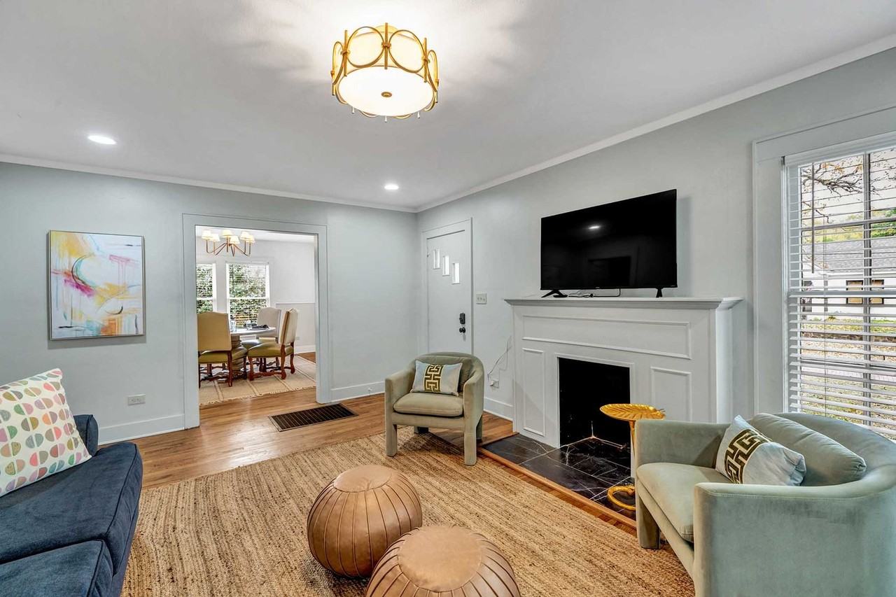 606 W Dobbs St - Photo 3 of 13