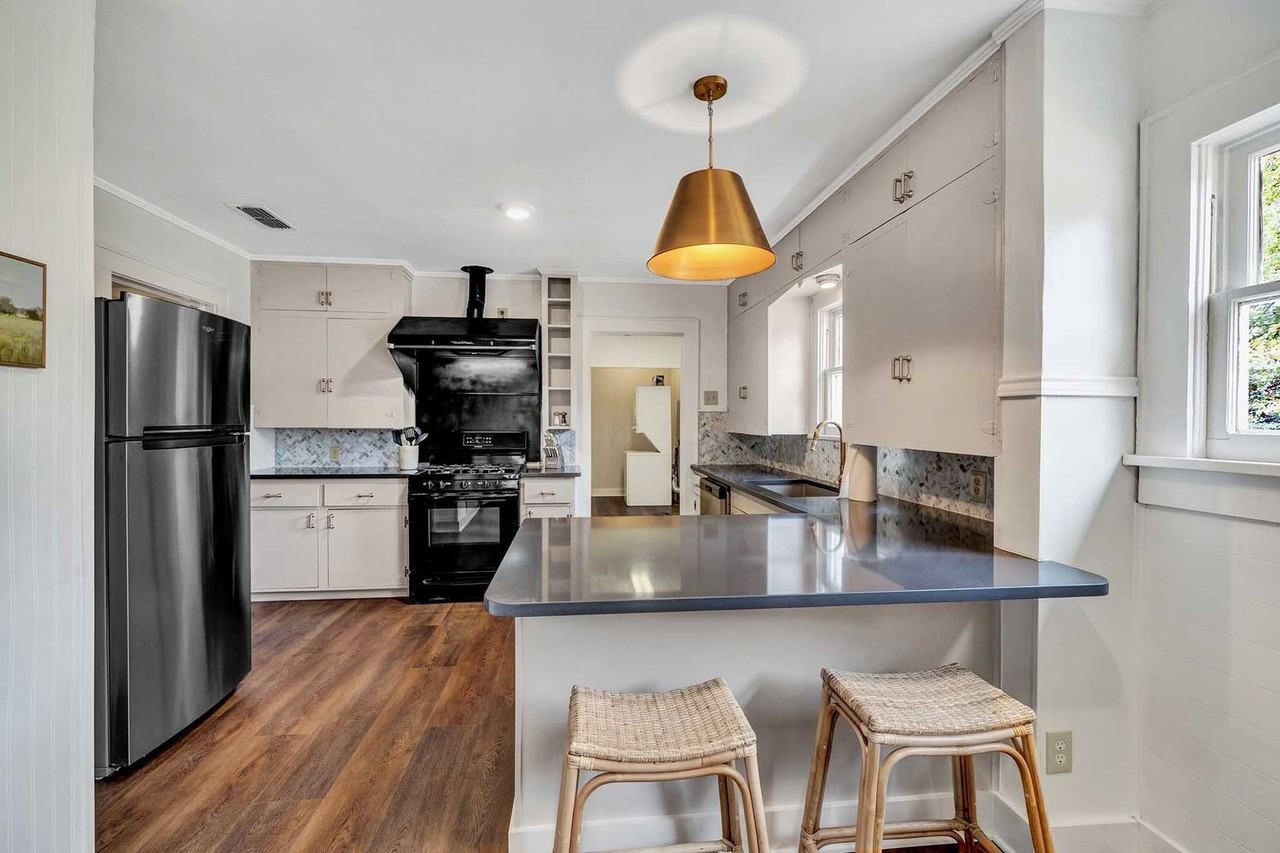 606 W Dobbs St - Photo 4 of 13
