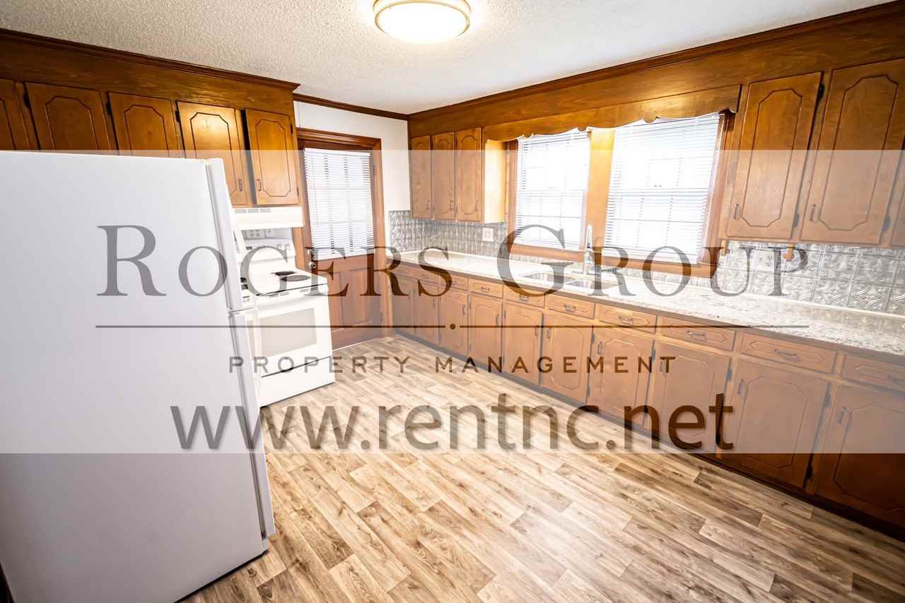 215 Davis St - Photo 2 of 9