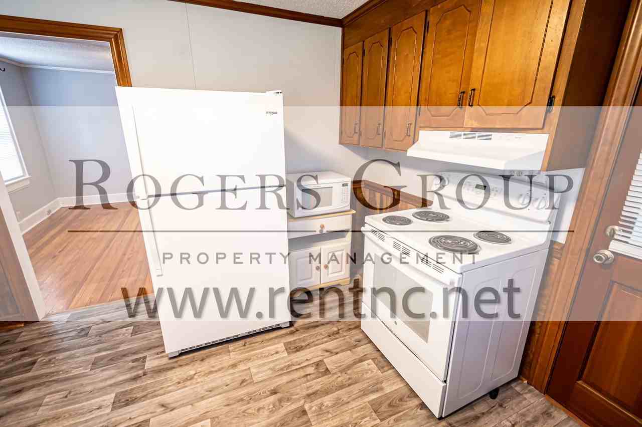 215 Davis St - Photo 3 of 9